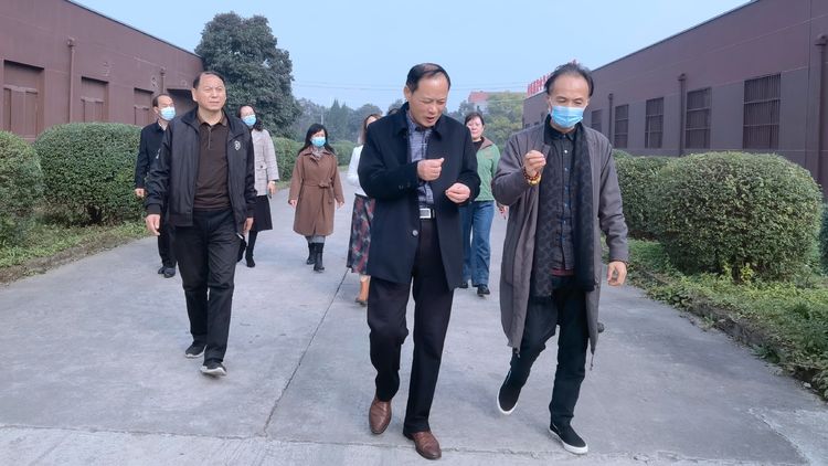 西安市工商联核查鄠邑区“万企兴万村”上报项目情况